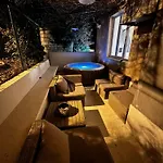 Mia's Wonderland Apartman